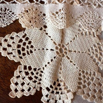 Large Assortment of Linen Tablecloths, Napkins & More (DR-RG)