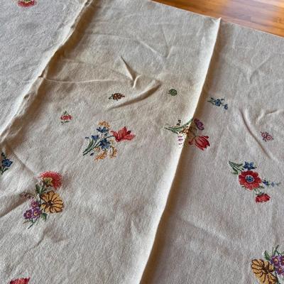 Large Assortment of Linen Tablecloths, Napkins & More (DR-RG)