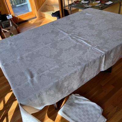 Large Assortment of Linen Tablecloths, Napkins & More (DR-RG)