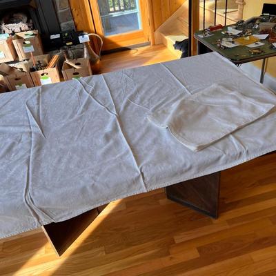 Large Assortment of Linen Tablecloths, Napkins & More (DR-RG)