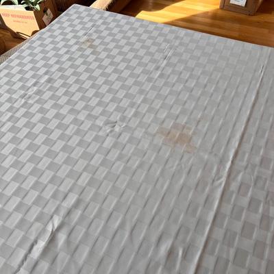 Large Assortment of Linen Tablecloths, Napkins & More (DR-RG)