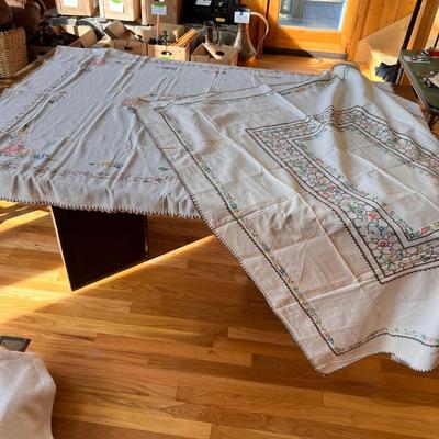 Large Assortment of Linen Tablecloths, Napkins & More (DR-RG)