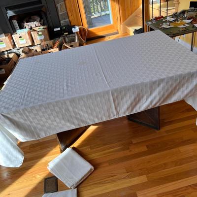 Large Assortment of Linen Tablecloths, Napkins & More (DR-RG)