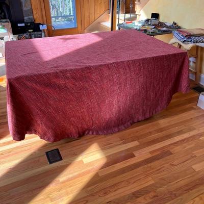 Assortment of Tablecloths & Runners (DR-RG)