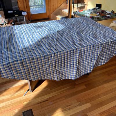 Assortment of Tablecloths & Runners (DR-RG)