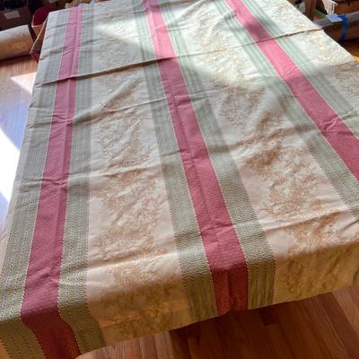 Assortment of Tablecloths & Runners (DR-RG)