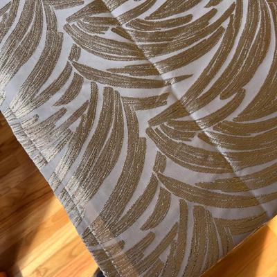 Assortment of Tablecloths & Runners (DR-RG)