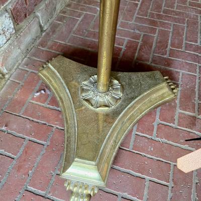 Brass belt stand