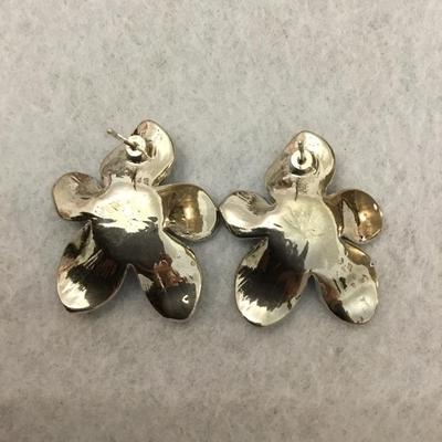 Cute Silver-tone, flower stud earrings