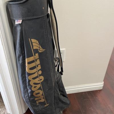 Wilson golf club bag with balls