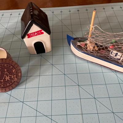 Sale Photo Thumbnail #546: Flowers, bowl, boat, candle, salt shaker dog house