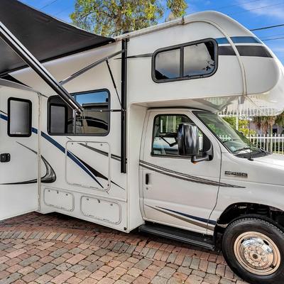 2020 Forest River SUNSEEKER 3270S Class C