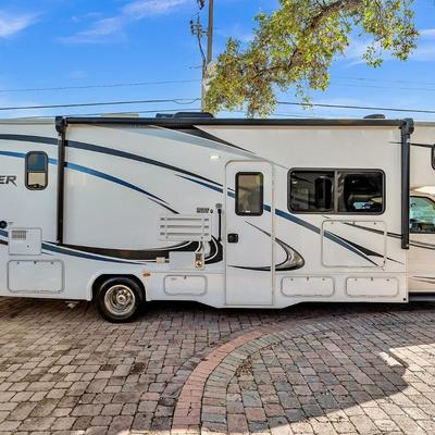 2020 Forest River SUNSEEKER 3270S Class C
