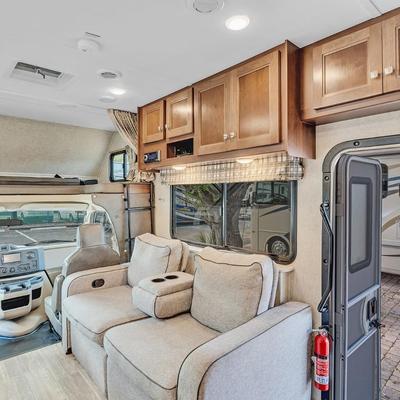 2020 Forest River SUNSEEKER 3270S Class C