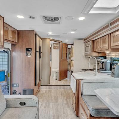 2020 Forest River SUNSEEKER 3270S Class C