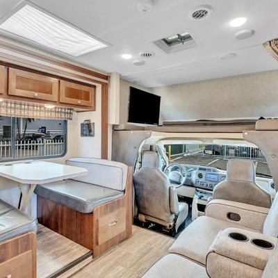 2020 Forest River SUNSEEKER 3270S Class C