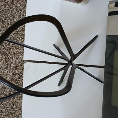 Humidifier, Bath scale, wig with stand, electric hot curlers and other hygiene / hair care items