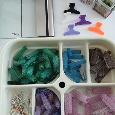 Humidifier, Bath scale, wig with stand, electric hot curlers and other hygiene / hair care items
