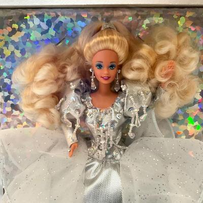 1992 Barbie Happy Holidays Mint/Excellent Unopened