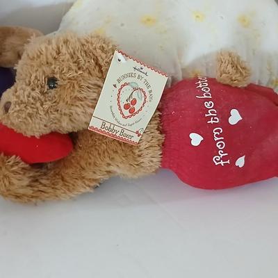 Basket of stuffed animals GUND -GANZ - TY - Bearington- and others