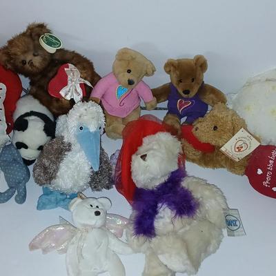 Basket of stuffed animals GUND -GANZ - TY - Bearington- and others