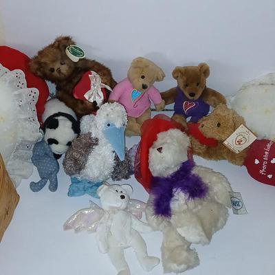 Basket of stuffed animals GUND -GANZ - TY - Bearington- and others