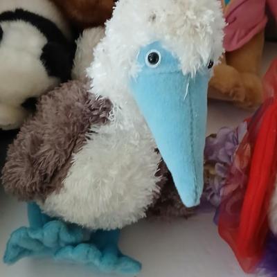 Basket of stuffed animals GUND -GANZ - TY - Bearington- and others