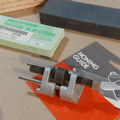 Honing Guide and Sharpening Stones (WM-BBL)