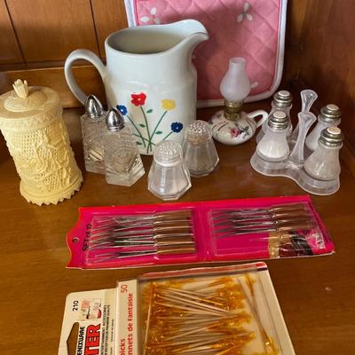 Dinnerware accessories