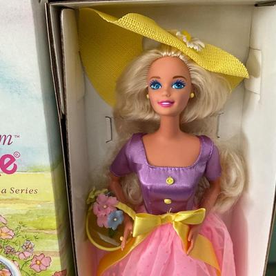 1995 Barbie Spring Blossom Avon Exclusive Mint/Excellent Condition, Box opened for picture.