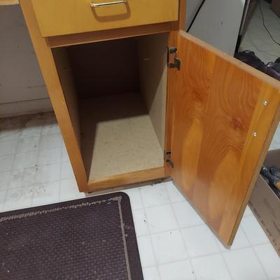 Wooden Worktable w/ Floor Mat (WM-BBL)