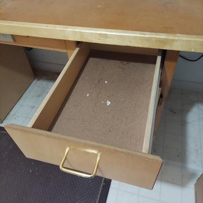 Wooden Worktable w/ Floor Mat (WM-BBL)