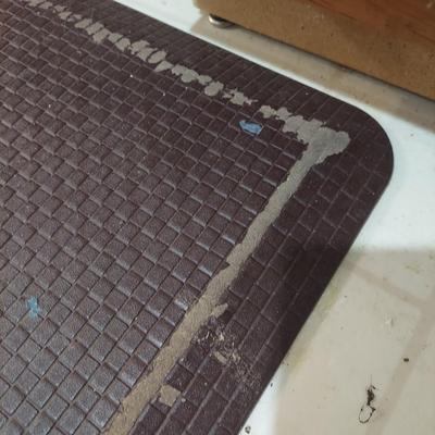 Wooden Worktable w/ Floor Mat (WM-BBL)