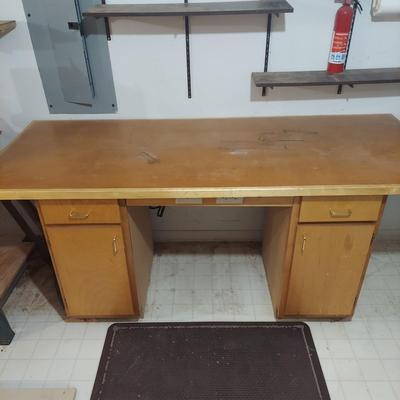 Wooden Worktable w/ Floor Mat (WM-BBL)