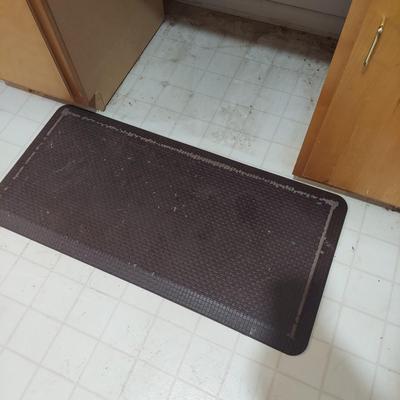Wooden Worktable w/ Floor Mat (WM-BBL)