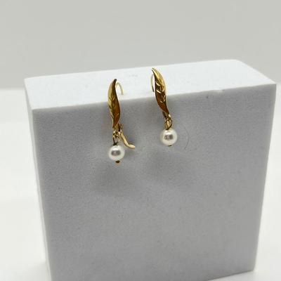 LOT 22J: 14K Gold and Pearl Earrings - Marked ZZ 585 - 1.3 gtw