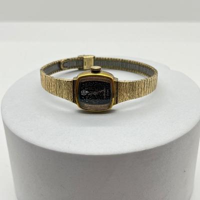 LOT 28J: Vintage Ladies Wittnauer Manual Watch