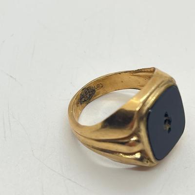 LOT 29J: 10K Gold Size 9 Ring - Missing Stone - 5.9 gtw