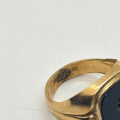 LOT 29J: 10K Gold Size 9 Ring - Missing Stone - 5.9 gtw