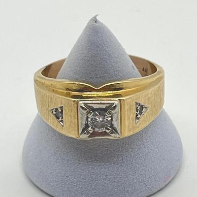 LOT 30J: 14K Gold Diamond Size 10 Ring - 8.4 gtw