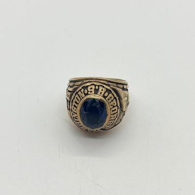 LOT 32J: 10K Gold 1972 George Washington High School Size 9.5 Class Ring - 16.9 gtw