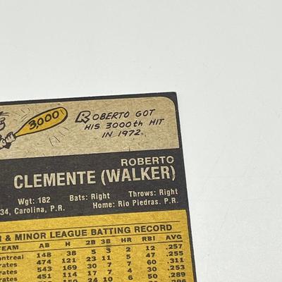 LOT 40J: 1973 Topps Roberto Clemente