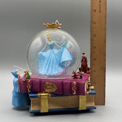 LOT 41: Vintage Disney Cinderella Musical Snow Globe