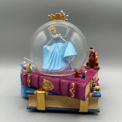 LOT 41: Vintage Disney Cinderella Musical Snow Globe