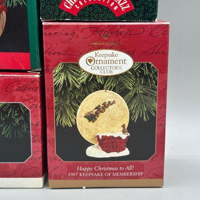 LOT 49: Hallmark Keepsake Tree Ornament Collection w/ Tote & Hallmark Magic Cord Included