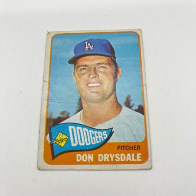 LOT 64: 1960s Baseball Cards - 1961 Ron Santo Rookie and Whitey Ford, 1962 Brooks Robinson and Whitey Herzog, 1965 Don Drysdale and More
