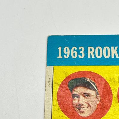 LOT 64: 1960s Baseball Cards - 1961 Ron Santo Rookie and Whitey Ford, 1962 Brooks Robinson and Whitey Herzog, 1965 Don Drysdale and More