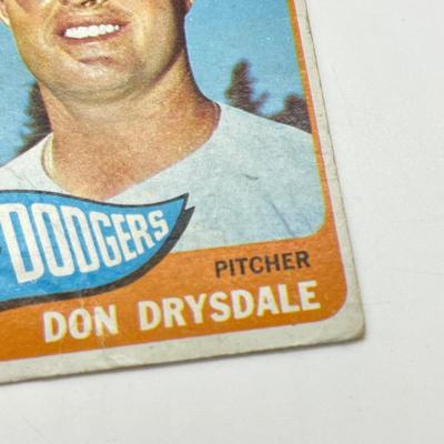 LOT 64: 1960s Baseball Cards - 1961 Ron Santo Rookie and Whitey Ford, 1962 Brooks Robinson and Whitey Herzog, 1965 Don Drysdale and More