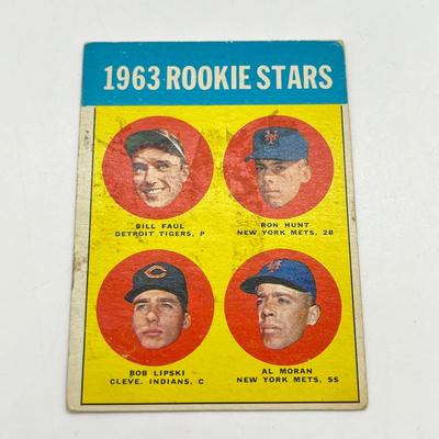 LOT 64: 1960s Baseball Cards - 1961 Ron Santo Rookie and Whitey Ford, 1962 Brooks Robinson and Whitey Herzog, 1965 Don Drysdale and More