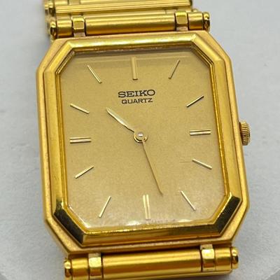 LOT 69J: Three Seiko Watches
